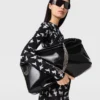 Sac fourre-tout à cordon Falabella en cuir verni Sac fourre-tout à cordon Falabella en cuir verni