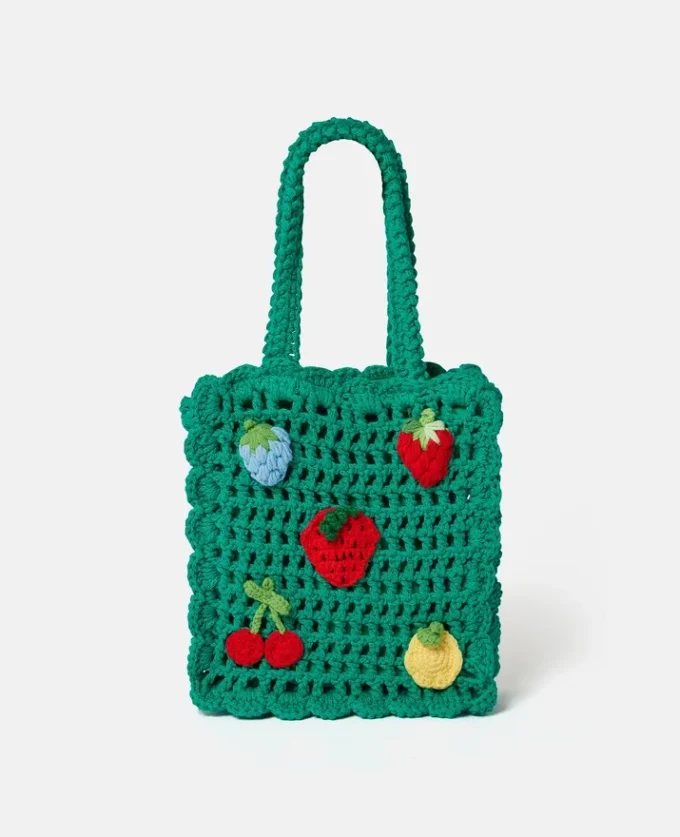 Sac fourre-tout en crochet brodé Berry Sac fourre-tout en crochet brodé Berry