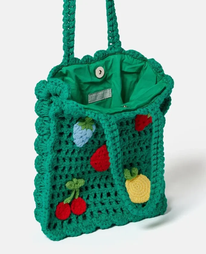 Sac fourre-tout en crochet brodé Berry Sac fourre-tout en crochet brodé Berry