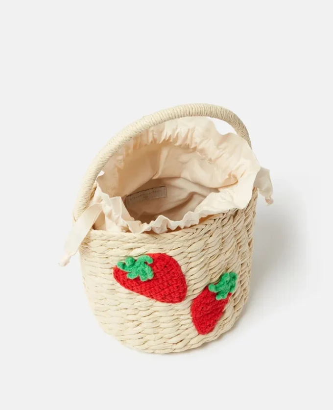 Sac fourre-tout en paille brodé de fraises Sac fourre-tout en paille brodé de fraises