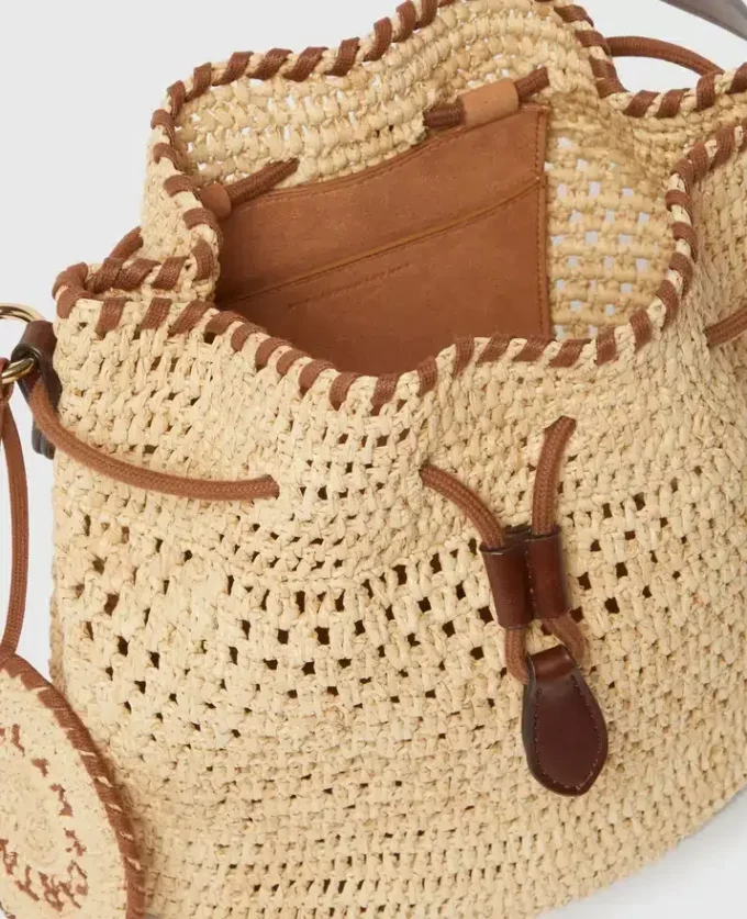 Sac seau Falabella en raphia crocheté Sac seau Falabella en raphia crocheté