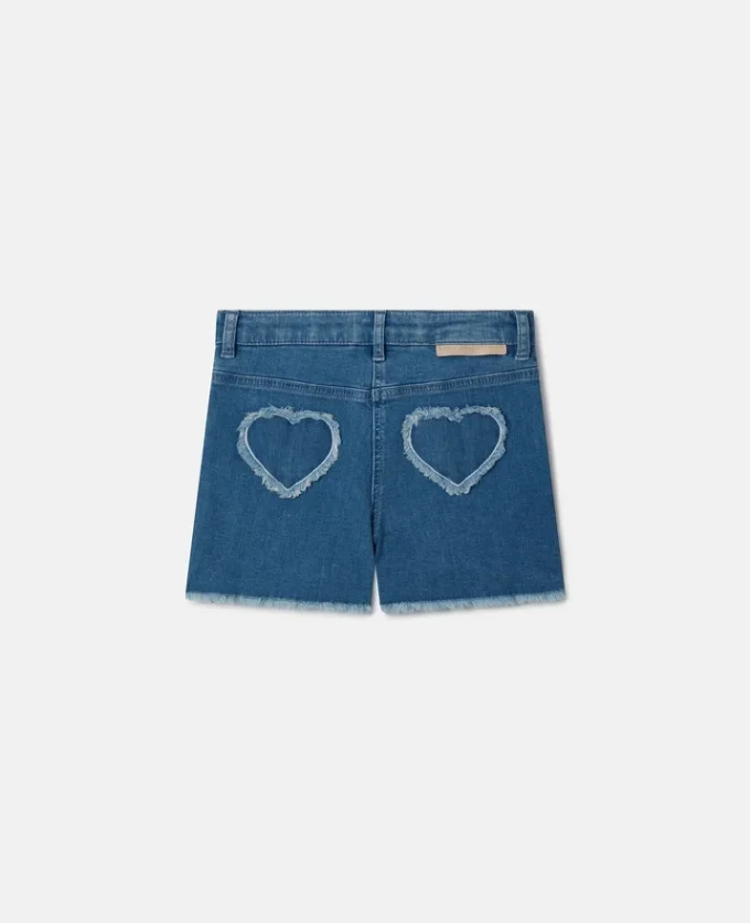 Short en denim stretch avec patch cœur à franges
