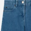 Short en denim stretch avec patch cœur à franges