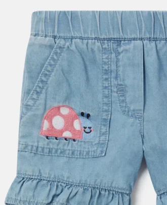Short en jean brodé de coccinelles