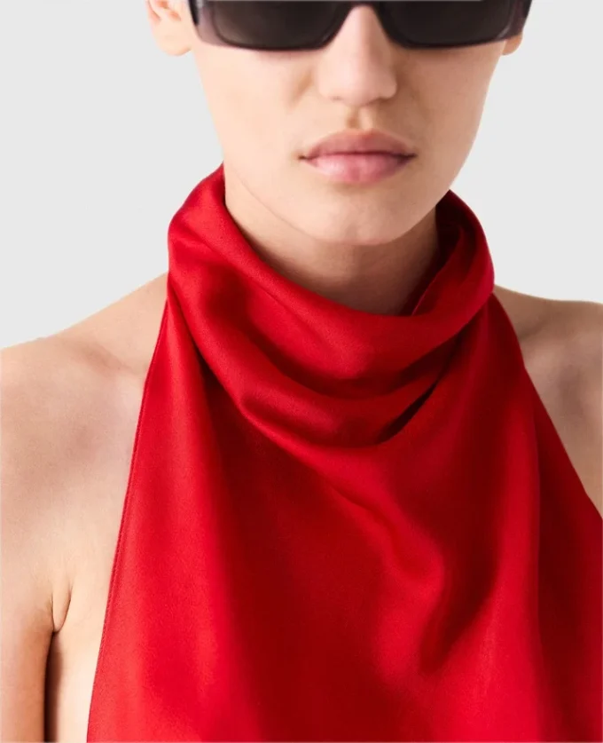 Top en satin à dos nu Top en satin à dos nu