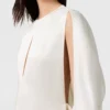 Top en satin à manches cape et découpes Top en satin à manches cape et découpes