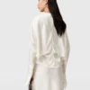 Top en satin à manches cape et découpes Top en satin à manches cape et découpes