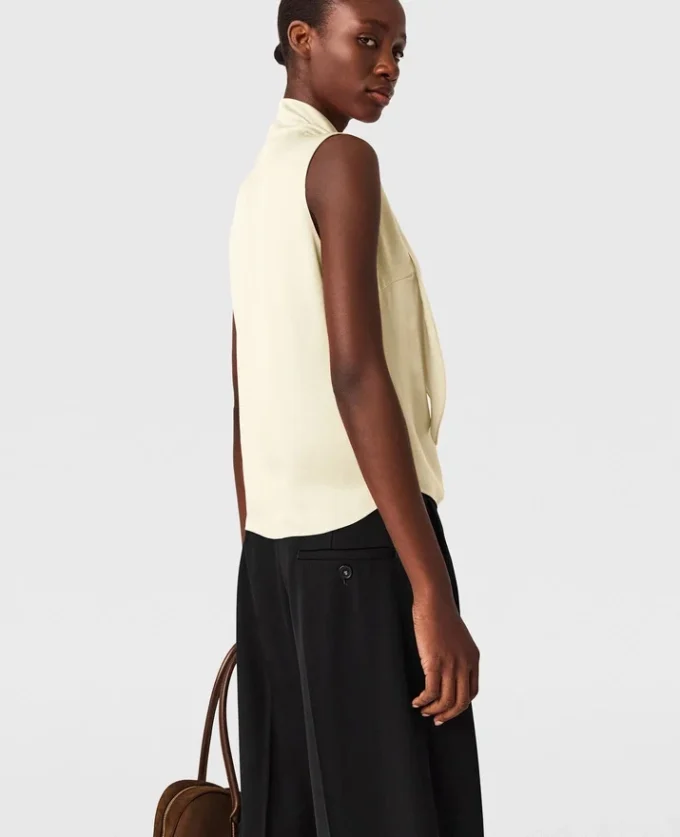 Top sans manches en satin à col noué Top sans manches en satin à col noué