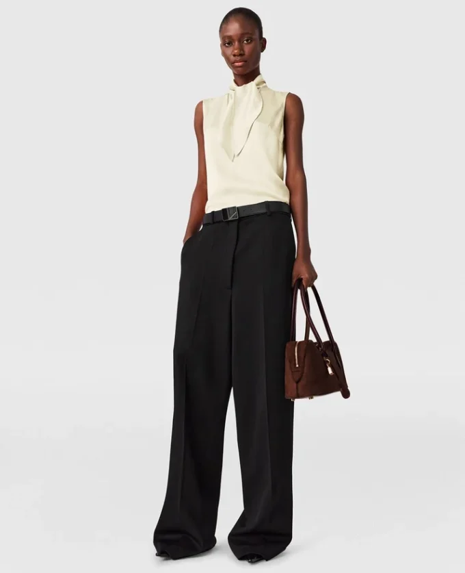 Top sans manches en satin à col noué Top sans manches en satin à col noué