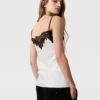 Top sans manches en satin et dentelle Top sans manches en satin et dentelle