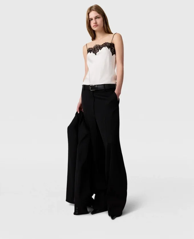 Top sans manches en satin et dentelle Top sans manches en satin et dentelle