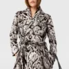 Trench-coat à ceinture en jacquard imprimé léopard nuage Trench-coat à ceinture en jacquard imprimé léopard nuage