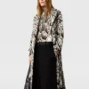 Trench-coat à ceinture en jacquard imprimé léopard nuage Trench-coat à ceinture en jacquard imprimé léopard nuage