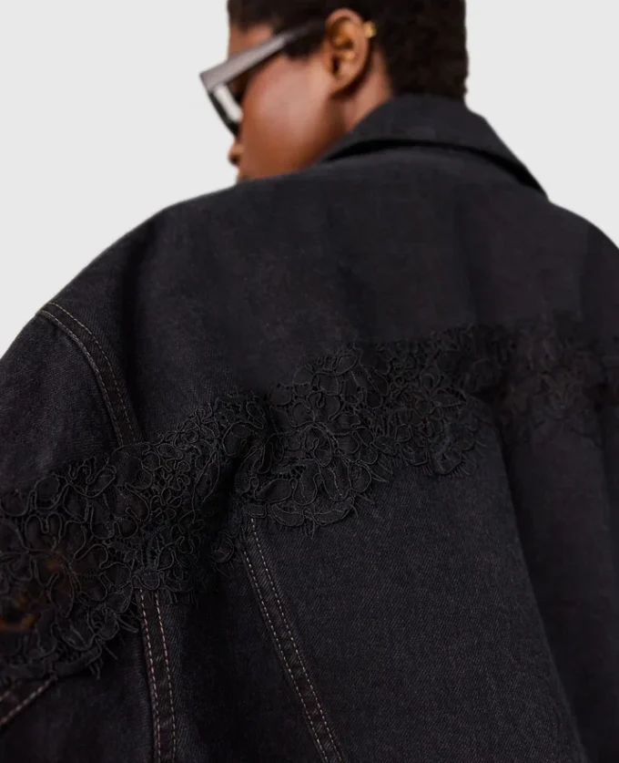Veste en denim à empiècements en dentelle Veste en denim à empiècements en dentelle