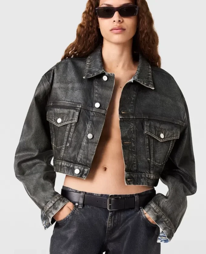 Veste en jean courte à empiècements vieillis Veste en jean courte à empiècements vieillis