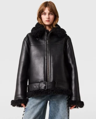 Veste vegan en peau lainée avec ceinture