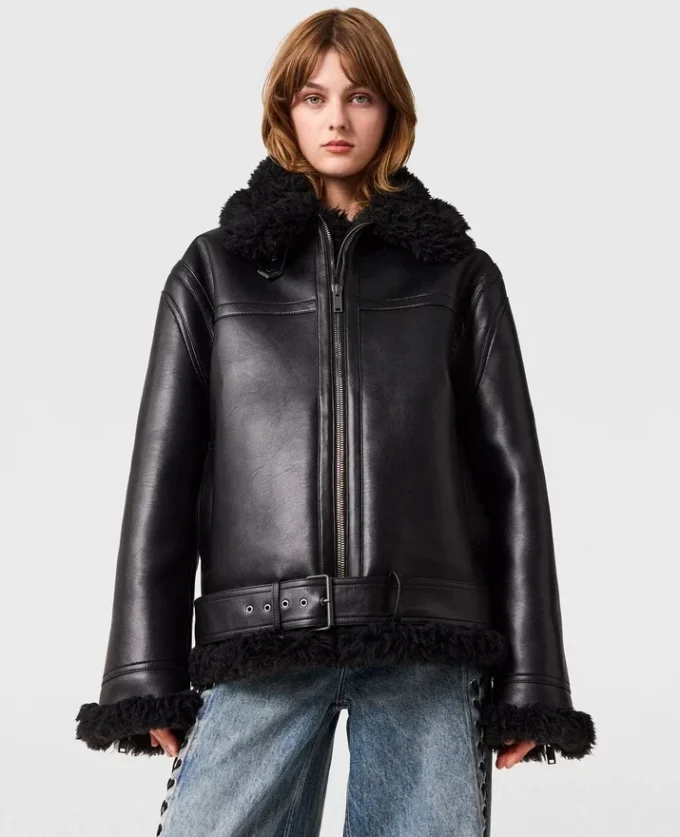 Veste vegan en peau lainée avec ceinture Veste vegan en peau lainée avec ceinture