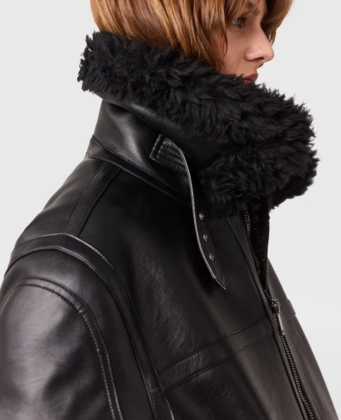 Veste vegan en peau lainée avec ceinture Veste vegan en peau lainée avec ceinture